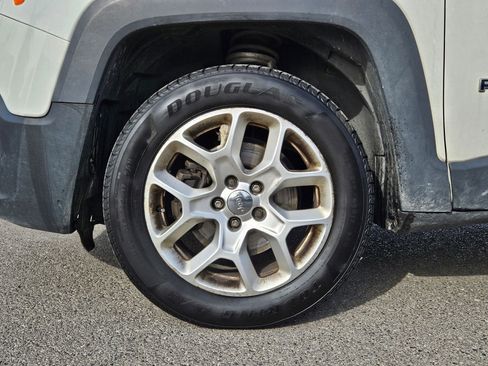 Used 2016 Jeep Renegade Latitude AWD/4WD image 11