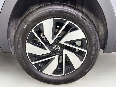 Used 2025 Volkswagen Atlas SE image 32