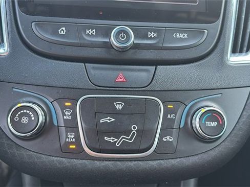 Used 2018 Chevrolet Malibu LT image 18