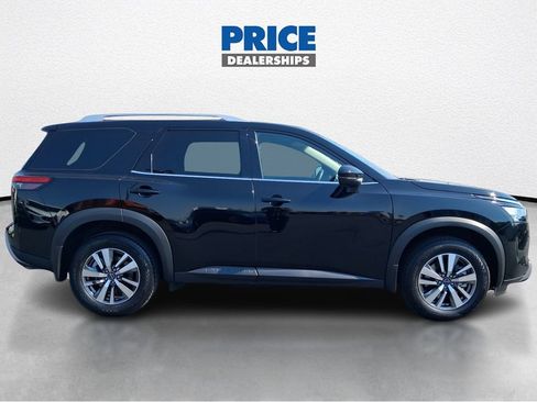 Used 2025 Nissan Pathfinder SL AWD/4WD image 5