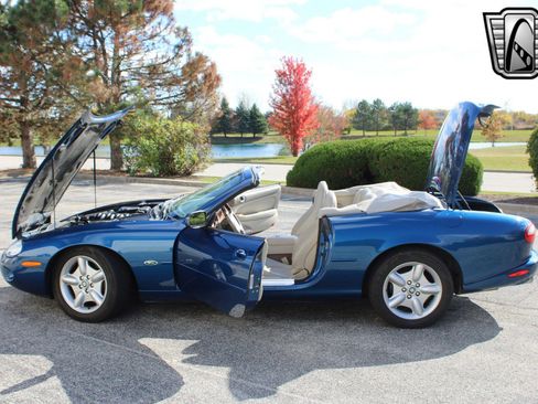 Used 1998 Jaguar XK8 Convertible image 17