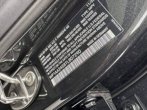 New 2026 Porsche Macan image 7