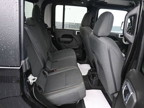 Used 2024 Jeep Gladiator Willys image 6