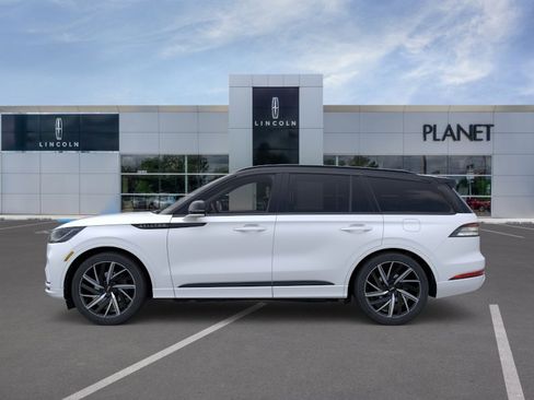 New 2026 Lincoln Aviator Black Label AWD/4WD image 3