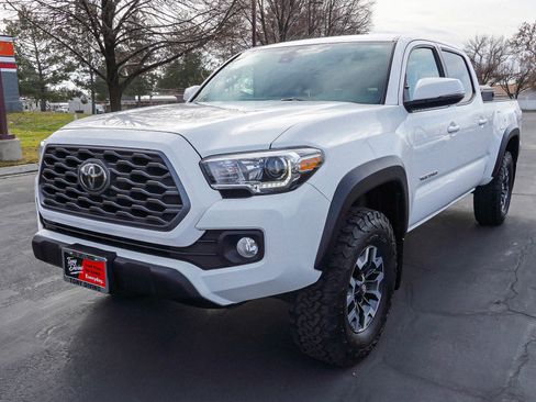 Used 2023 Toyota Tacoma TRD Off-Road image 4
