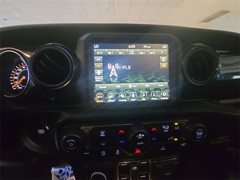 Used 2022 Jeep Wrangler Unlimited Sport image 16