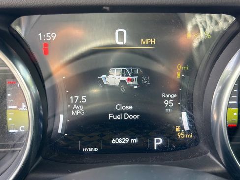 Used 2022 Jeep Wrangler Unlimited Sahara w/ Safety Group AWD/4WD image 25