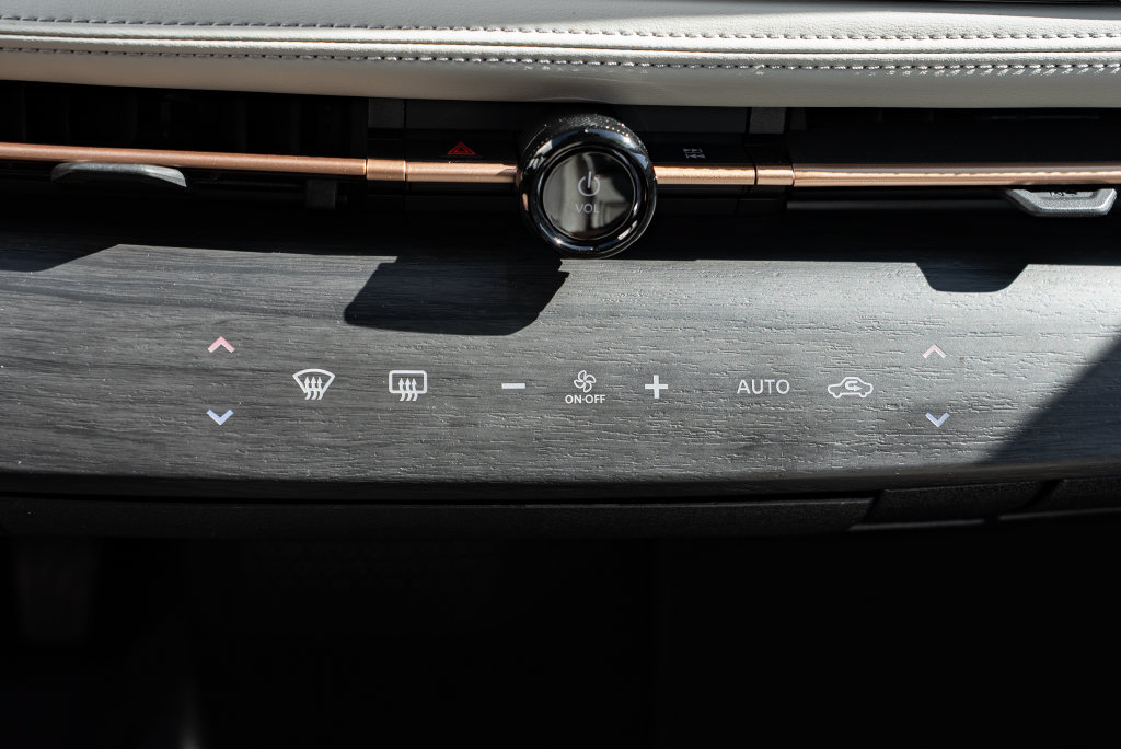 Used 2024 Nissan Ariya AWD image 19