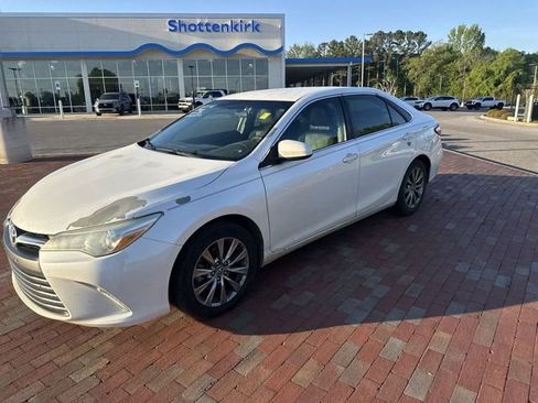 Used 2015 Toyota Camry XLE image 4