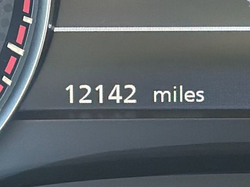 Used 2024 Nissan Armada SL w/ Captain's Chairs Package image 26