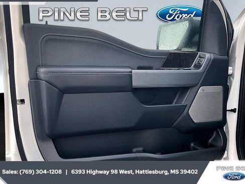 Used 2023 Ford F150 Lariat w/ Trailer Tow Package image 18