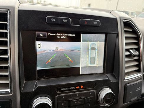 Used 2015 Ford F150 Platinum w/ Equipment Group 701A Luxury image 11