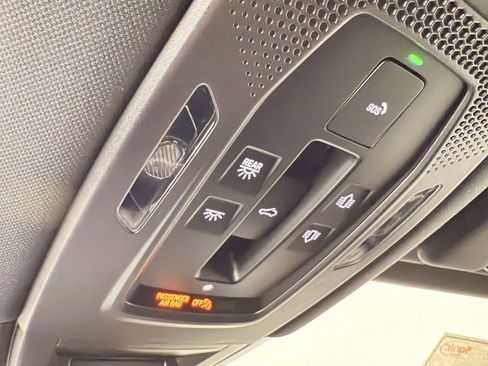 Used 2025 Porsche Cayenne image 31