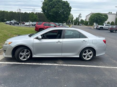 Used 2013 Toyota Camry SE FWD image 4