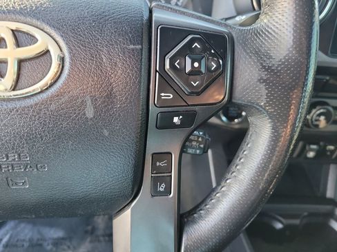 Used 2018 Toyota Tacoma TRD Sport image 29