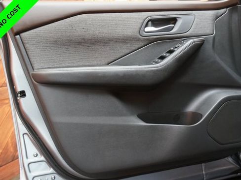 Used 2022 Nissan Rogue SV image 30