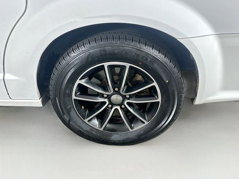 Used 2019 Dodge Grand Caravan GT FWD image 11