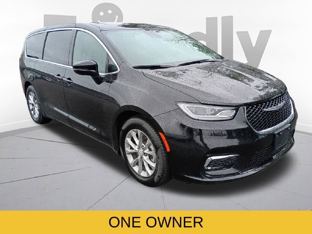 Used 2026 Chrysler Pacifica Limited FWD image 3