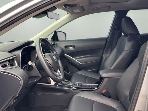 Used 2023 Toyota Corolla Cross XLE w/ Convenience Package AWD/4WD image 17