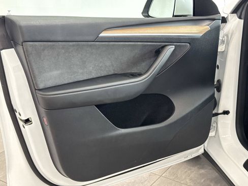 Used 2023 Tesla Model Y Long Range AWD/4WD image 10