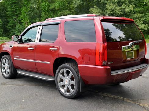 Used 2010 Cadillac Escalade Luxury AWD/4WD image 38