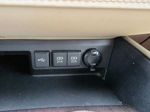 Used 2021 Toyota Highlander Limited AWD/4WD image 31