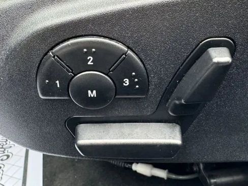 Used 2011 Mercedes-Benz SLK 300 image 40