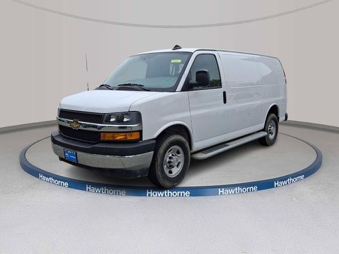 Used 2024 Chevrolet Express 2500 w/ Driver Convenience Package RWD image 3