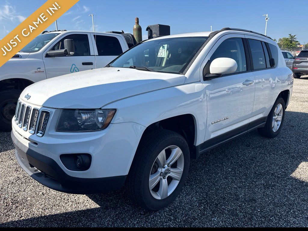 Used 2015 Jeep Compass Latitude AWD/4WD image 2