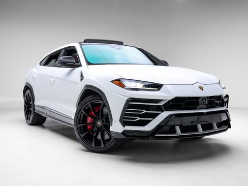 Used 2021 Lamborghini Urus image 24
