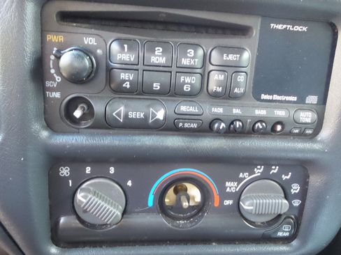 Used 2000 Chevrolet Blazer LS w/ LS Preferred Equipment Group image 23