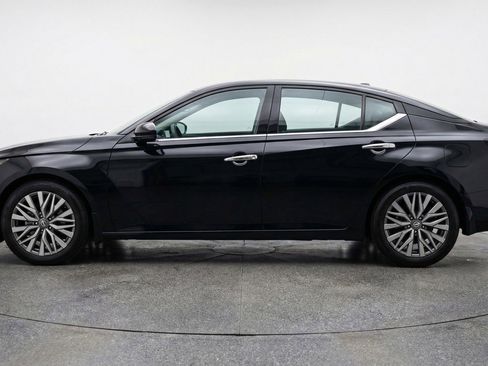 Used 2025 Nissan Altima 2.5 SV FWD image 5