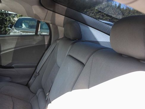 Used 2017 Chevrolet Volt LT w/ Comfort Package image 18