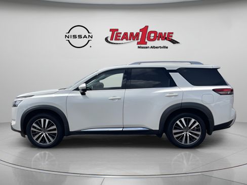 Used 2022 Nissan Pathfinder Platinum w/ Cargo Package FWD image 5