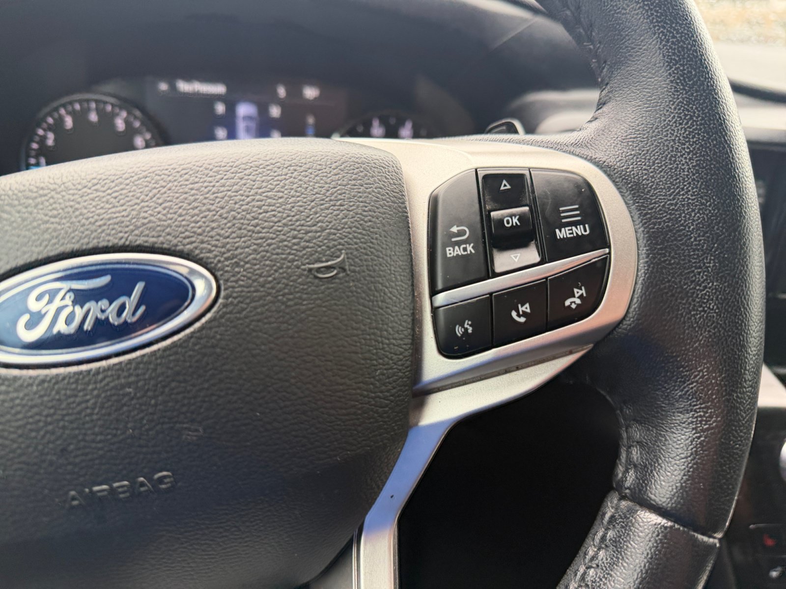 Used 2021 Ford Explorer Limited w/ Equipment Group 301A AWD/4WD image 18