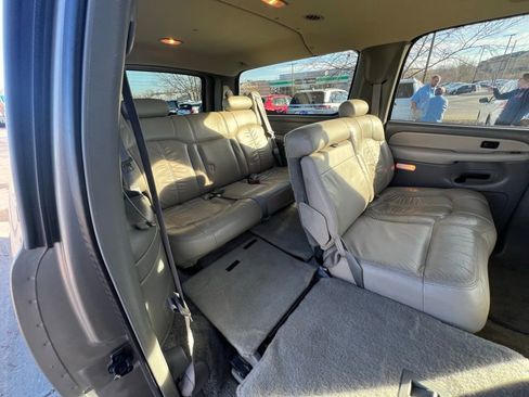 Used 2002 Chevrolet Suburban LT image 24