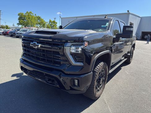 Used 2024 Chevrolet Silverado 2500 LTZ w/ LTZ Plus Package AWD/4WD image 2