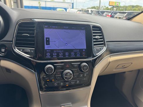 Used 2019 Jeep Grand Cherokee Limited AWD/4WD image 9