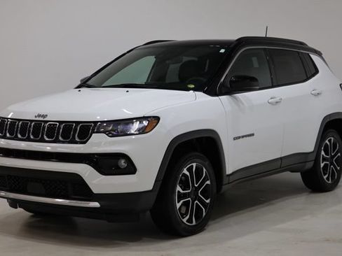 Used 2023 Jeep Compass Limited w/ Sun and Sound Group AWD/4WD image 3