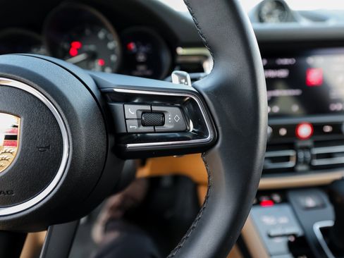 Certified 2025 Porsche Macan image 16