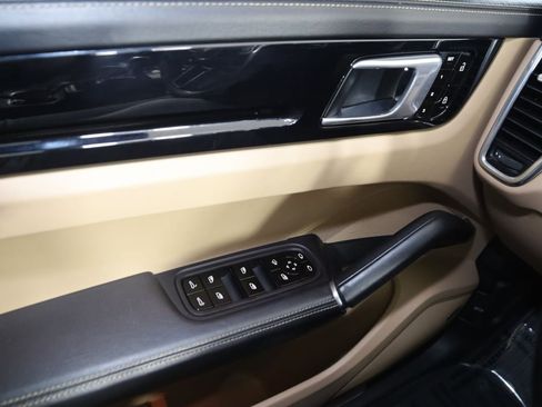 Used 2020 Porsche Cayenne AWD/4WD image 38
