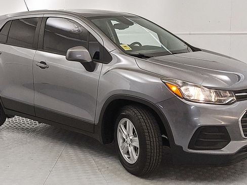 Used 2020 Chevrolet Trax LS w/ Tint and Cruise Package FWD image 1