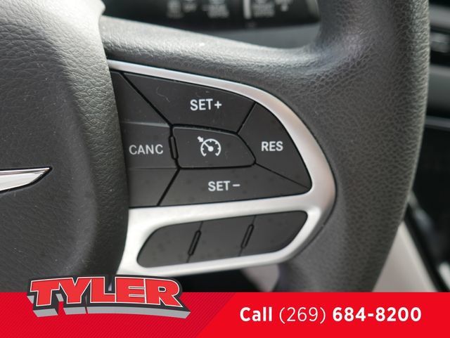 Used 2017 Chrysler Pacifica LX FWD image 24