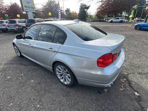 Used 2011 BMW 328i xDrive Sedan AWD/4WD image 5