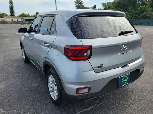 Used 2021 Hyundai Venue SE FWD image 8