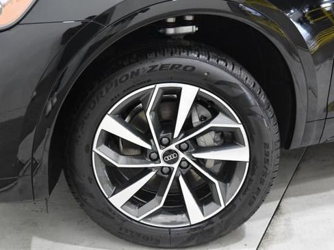 Used 2024 Audi Q5 2.0T Premium w/ Summer of Audi Package AWD/4WD image 12