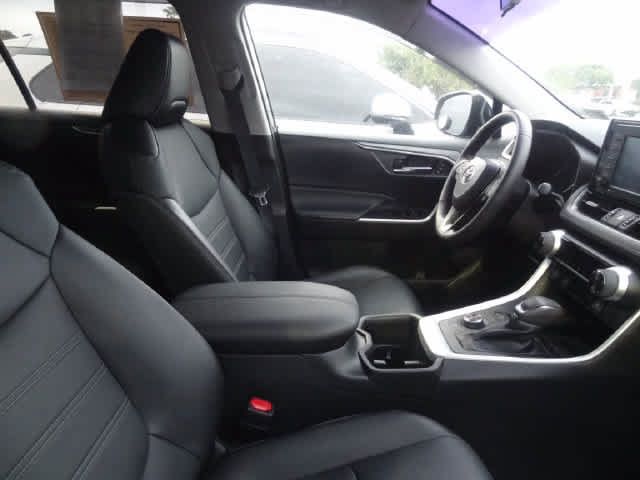 Used 2022 Toyota RAV4 XLE Premium AWD/4WD image 9