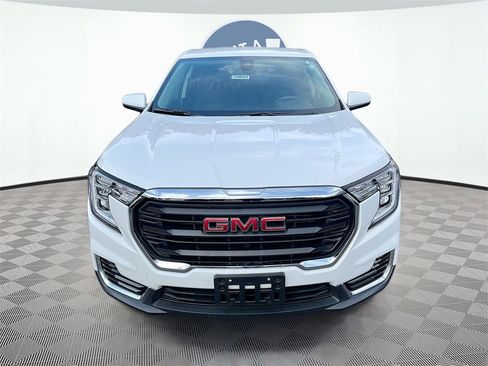 Used 2024 GMC Terrain SLE image 8
