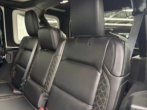 Used 2021 Jeep Wrangler Unlimited Sahara AWD/4WD image 12