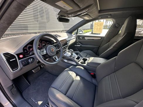Certified 2023 Porsche Cayenne Turbo AWD/4WD image 4